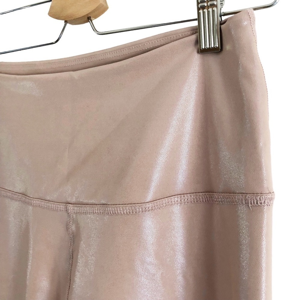 Beyond Yoga Pearlized High Waisted Shine Leggings Pink Large Made USA - Picture 4 of 12